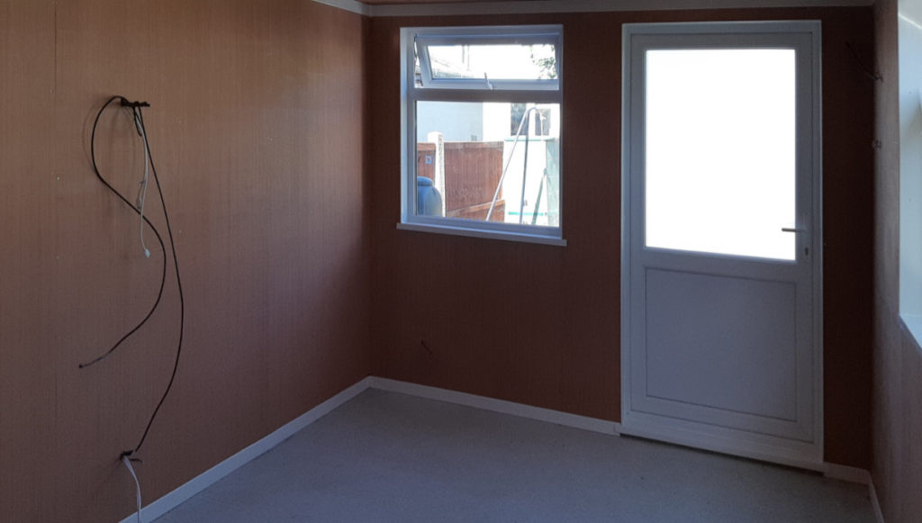 Garden office interior 01